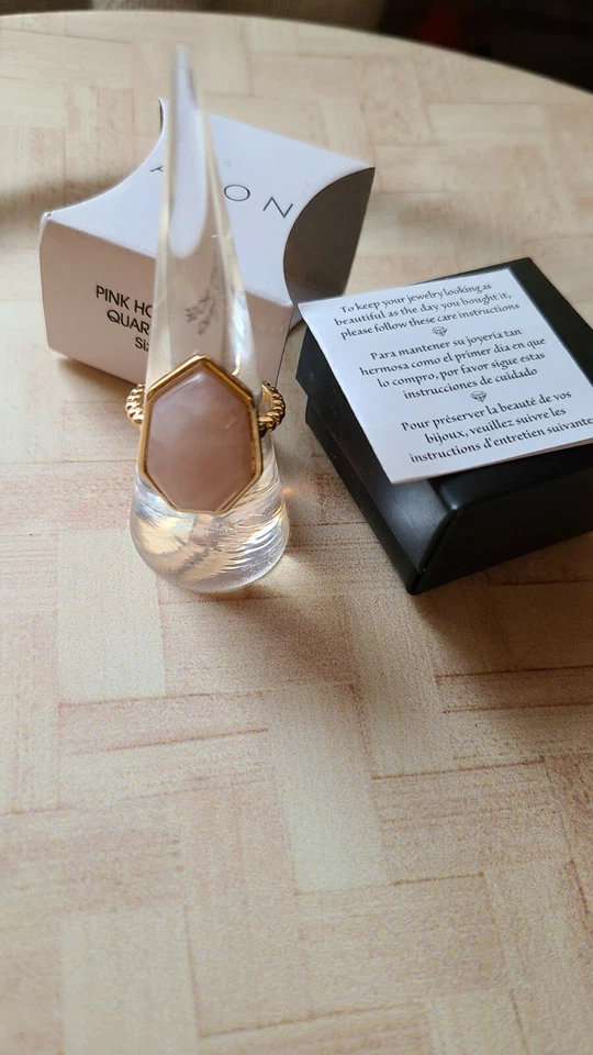 Revendedor lote de 12 anillos de cuarzo AVON 2018 Pink Hope talla 8 joyería de moda Foto 1 de 4