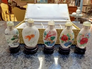 Lotto 5 Snuff bottles in vetro dipinte a mani Cina Vintage - Foto 1 di 11