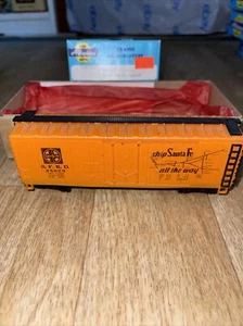 Santa Fe Plug Door Box Car HO SCALE Yellow ROCO Vintage Freight S.F.R.D. 35829 - Picture 1 of 8