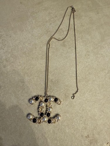Collana CHANEL perle pietra nera