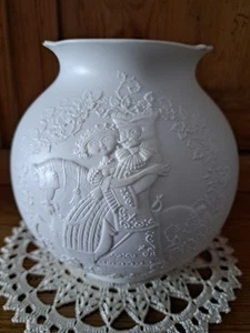 Bisquitvase AK Kaiser Porzellan, mit Dornröschen Motiv,634 aus dem 70 er Jahren - Bild 1 von 5