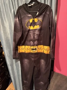 NUEVO CON ETIQUETAS TRAJE DE BATMAN PARA HOMBRE TALLA L CON CAPUCHA, COSPLAY DISFRAZ DE HALLOWEEN - Imagen 1 de 7