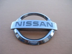 02 03 04 NISSAN PATHFINDER FRONT GRILLE EMBLEM LOGO BADGE SIGN SYMBOL OEM A47163 - Picture 1 of 8