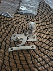 Flügel Fenster Verschluss Kralle Haken Verschluss mit schmalem Halt 64 mm mit Schlüssel - Bild 1 von 6