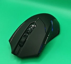 Bezprzewodowa ergonomiczna mysz do gier USB Bezprzewodowa podświetlana dioda LED 7 cichych przycisków - Zdjęcie 1 z 6