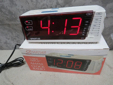 Vintage NOS NIB Spartus LARGE DISPLAY AM FM LED Alarm Clock Radio Batt Backup Cover
