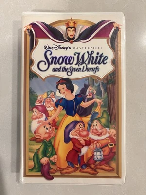 Walt Disney Masterpiece Collection Snow White Clamshell VHS 1524 Edition - Image 1 of 4