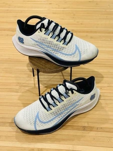 Nike Air Zoom Pegasus 37 UNC Uomo Taglia 8.5 1789 Chapel Hill - Foto 1 di 13