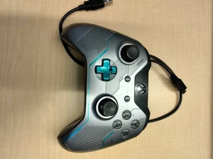 Microsoft Xbox One 1697 Limited Edition Halo 5: Guardians Wireless Controller - Bild 1 von 10