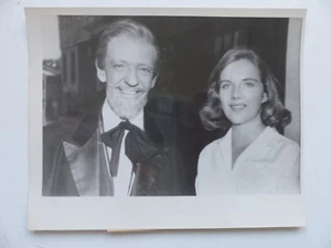 photo presse argentique 17x23 FRED ASTAIRE et sa fille 1959 - Imagen 1 de 2