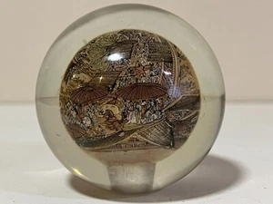 Pisapapeles reverso arte chino vintage globo de vidrio pintado con mucho detalle. 3 1/4" - Imagen 1 de 6