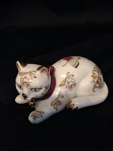 Vintage FRANKLIN MINT Curio Cabinet Cat Figurine SATSUMA - Picture 1 of 12