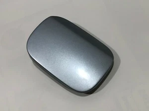 MERCEDES CLASSE B W245 BENZINA TAPPO PARAFANGO COPERCHIO AZZURRO 2005-11 - Foto 1 di 5