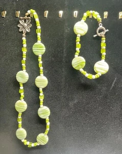 Green Bead Necklace and Bracelet Set Toggle Clasp Boho Vintage - Picture 1 of 5
