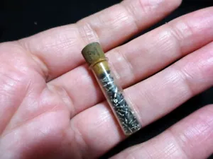 Uhrmacherwerke Reparatur Konvolut Antik Vintage Taschenuhr Teile 1 Glasphiole - Bild 1 von 4