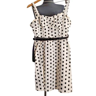 Vestido de sol Charlotte Russe para mujer blanco con lunares negros talla mediana Foto 1 de 4