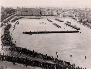 1951 Malta Photo Princess Elizabeth Presents Colours To Royal Navy Med Fleet - Picture 1 of 3