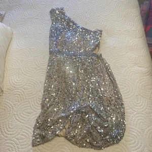 RACHEL GILBERT Size 1 White Sequined Silk One Shoulder Short Party Mini Dress - Picture 1 of 14