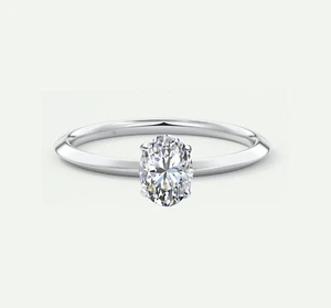 Anillo solitario de diamantes cultivados creado en laboratorio E/VVS corte ovalado de 0,90 quilates de oro blanco de 18 quilates - Imagen 1 de 1