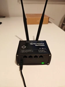 Teltonika RUT950 Dual SIM 4G LTE Wi-Fi Router with PSU - Picture 1 of 6