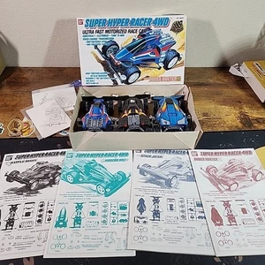 Lote De Colección Bandai Super Hyper Racers - Bisonte de Batalla, Chacal de Ataque y Cazador Dober - Imagen 1 de 11