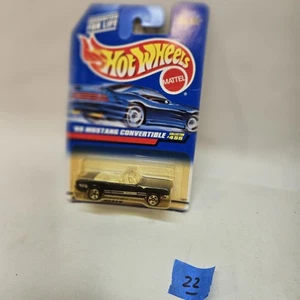 Mustang convertible Hot Wheels 1997 68 azul oscuro #455 - Imagen 1 de 10