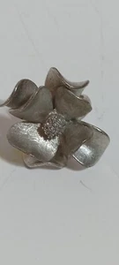 Pretty PREMIER DESIGNS Silvertone Flower Ring - Picture 1 of 4