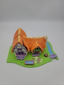 Blancanieves siete enanos cabaña Polly Pocket Bluebird 7 figuras y luces de trabajo - Imagen 1 de 10