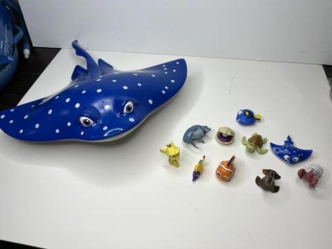 Disney Pixar Finding Nemo Mr Sting Ray Toy Figure Case Swigglefish 3 in 1 Set Cover
