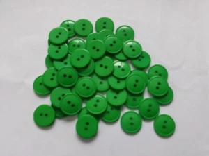 LOT OF 50 GREEN  2 HOLE  11/16th INCH BUTTONS, NEW - Picture 1 of 2