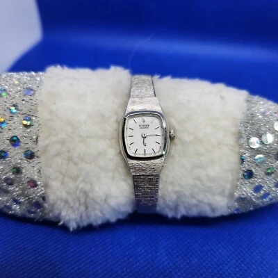 Reloj de pulsera Citizen vintage para mujer 16 mm correa tono plata esfera cuadrada cuarzo Foto 1 de 4