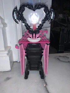 Monster High Draculaura Powder Room 2011 accessorio bambola specchio vanità 1186MJ1NL - Foto 1 di 12