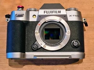 Fujifilm X-T50 Silber Ca. 2.000 Auslösungen. Sehr Guter Zustand. 13 Monate Jung - Bild 1 von 7