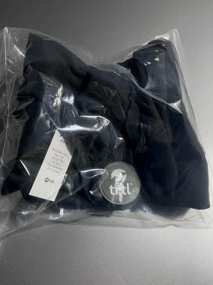 Almohada de viaje con soporte para cuello Trtl negra polar suave cómoda lavable a máquina Foto 1 de 4