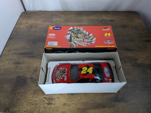 1997 Jeff Gordon DuPont Jurassic Park Limited Edition Monte Carlo 1:24 Modell - Bild 1 von 7