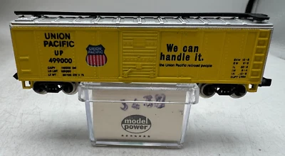 Model Power N Scale Train 3437 Union Pacific UP 499000 Yellow Boxcar Freight Car - Image 1 of 4
