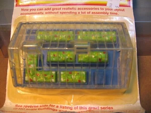 HO 1/87 LARGE GREEN HOUSE 2 PIX PACKAGE HAS WEAR - Picture 1 of 2