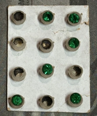6 botones de estrás verde miniatura vidrio esmerilado años 50 vintage en tarjeta 5 Foto 1 de 4