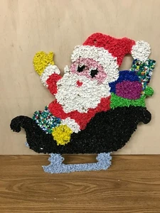 Vintage geschmolzener Kunststoff Popcorn Weihnachtsmann im Schlitten Weihnachtsdeko - LESEN  - Bild 1 von 5