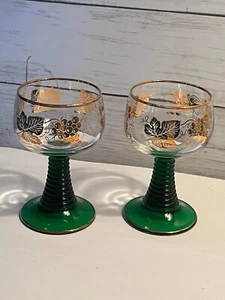 2 bicchieri da vino vintage Luminarc Francia gambo d'alveare verde modello uva oro - Foto 1 di 7