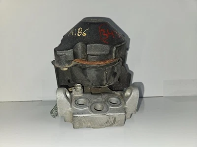 04-12 MITSUBISHI GALANT RIGHT UPPER SIDE ENGINE MOUNT BRACKET OEM, 1091A076 - Image 1 of 4