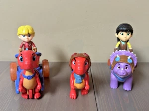 Jazwares Dino Ranch Blitz, Min, Jon & Blitz (Chariot) Action Figure Toy Lot Of 5 - Picture 1 of 4