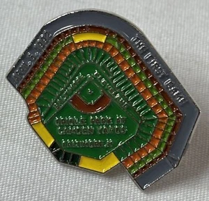 April 6, 1992 Baltimore Orioles CAMDEN YARDS OPENING DAY SOUVENIR HAT LAPEL PIN - Picture 1 of 2