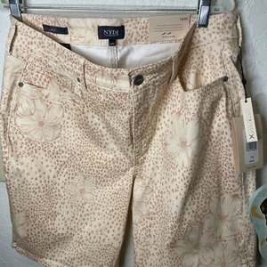 NYDJ Shorts Women’s 14 W Peach Pink Floral Denim Leopard Floral Ella Lift Tuck - Picture 1 of 19
