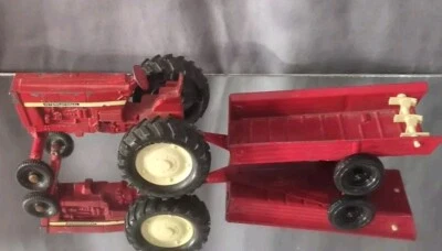 Vintage ERTL INTERNATIONAL HARVESTER Tractor & Manure Spreader 1/32 -MADE IN USA - Image 1 of 4