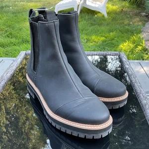 TOMS Womens Black Leather Dakota Lugged Chelsea Ankle Boots NWOB Size 8 - Picture 1 of 6