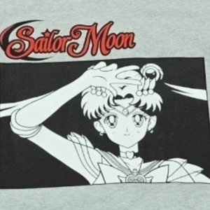 Sailor Moon T-Shirt New (Large) - Picture 1 of 2