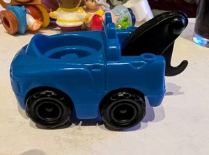 Fisher Price Little People Blue Tow Truck Chunky Construction Toy - Picture 1 of 7