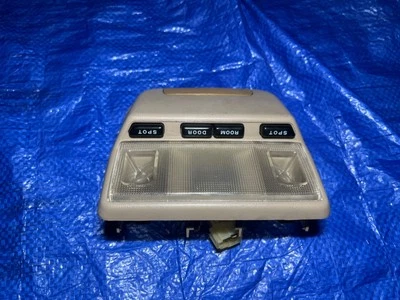 Luz domo genuina OEM para espejo retrovisor Toyota Van/LiteAce 1984-1987  Foto 1 de 4