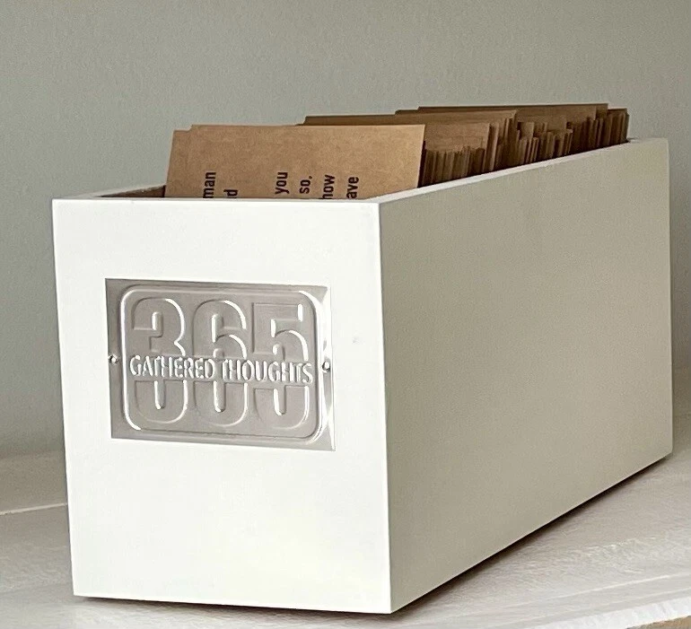 Caja Blanca con 365 Pensamientos de Amor Reunidos - ¡Una Tarjeta para Cada Día! ¡Gran regalo! Foto 1 de 4